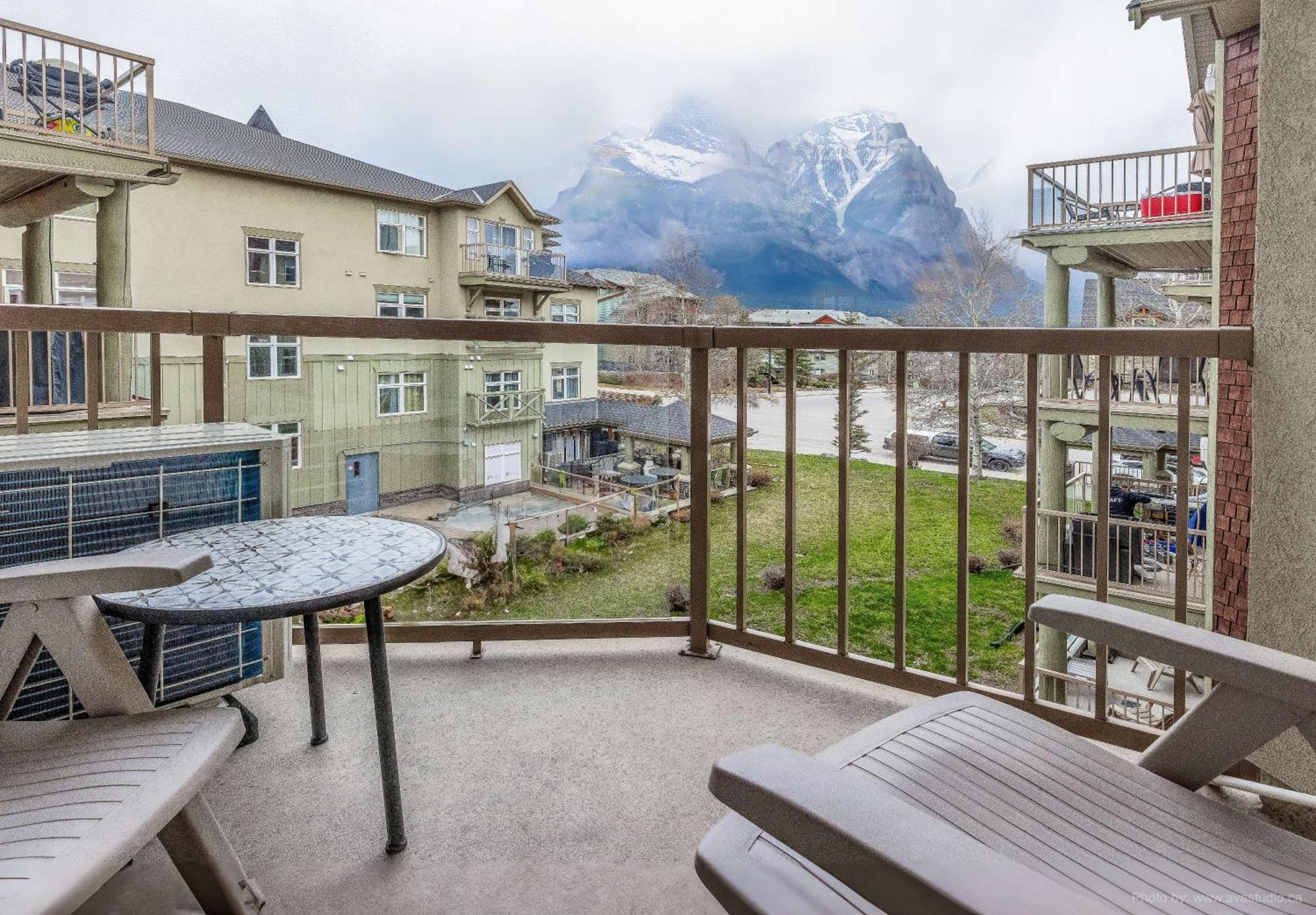 Lovely Mountain View 2 Bedroom Suite Canmore Luaran gambar